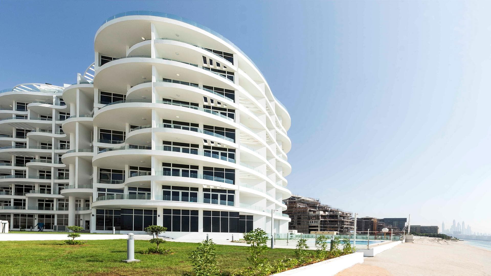Royal Bay - Image 1